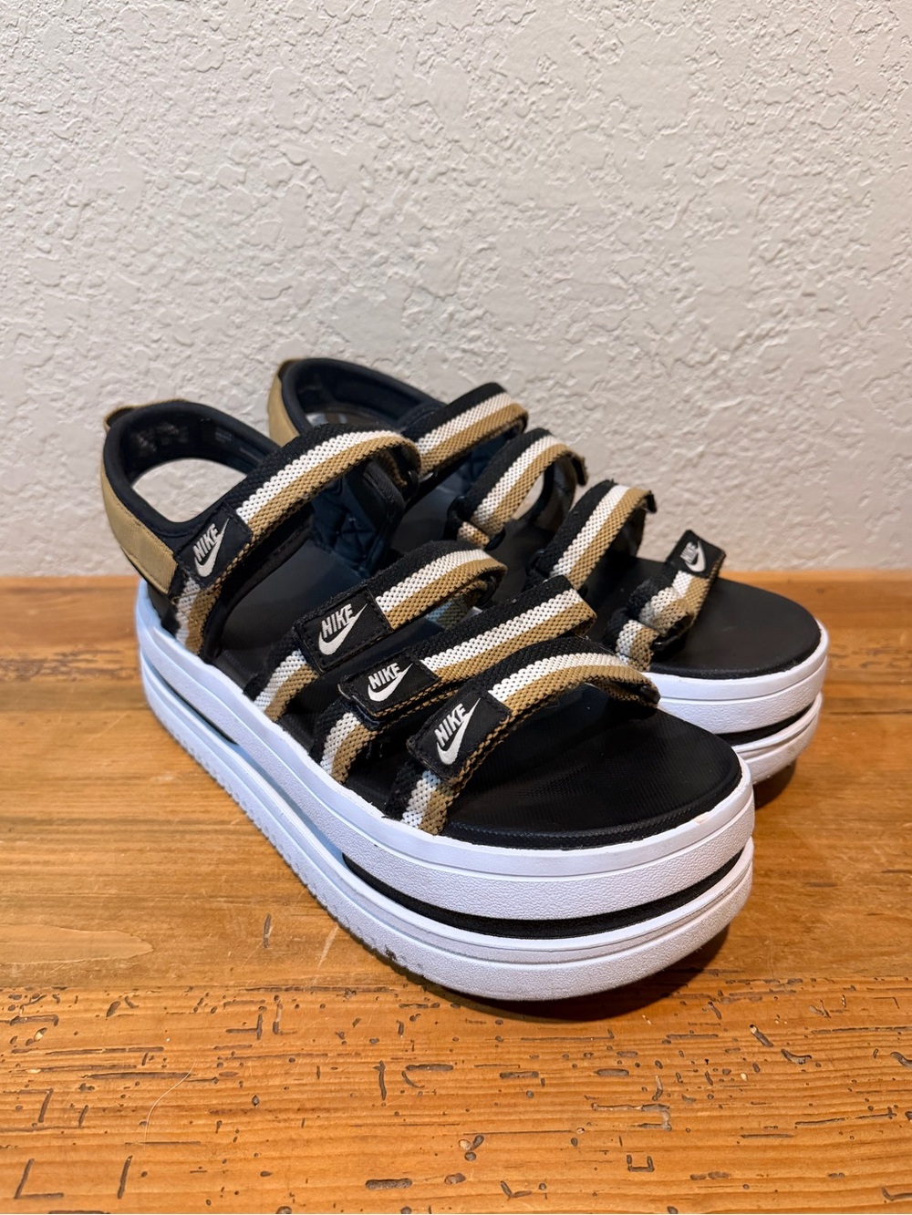 Nike Icon Classic Platform Sandals Black Metallic Gold DH0224-002